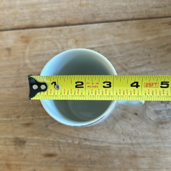 Robert Mayokok Inuit Artist Signed Porcelain Mug – “Blanket Toss” – 1950s - Picture 6 of 7